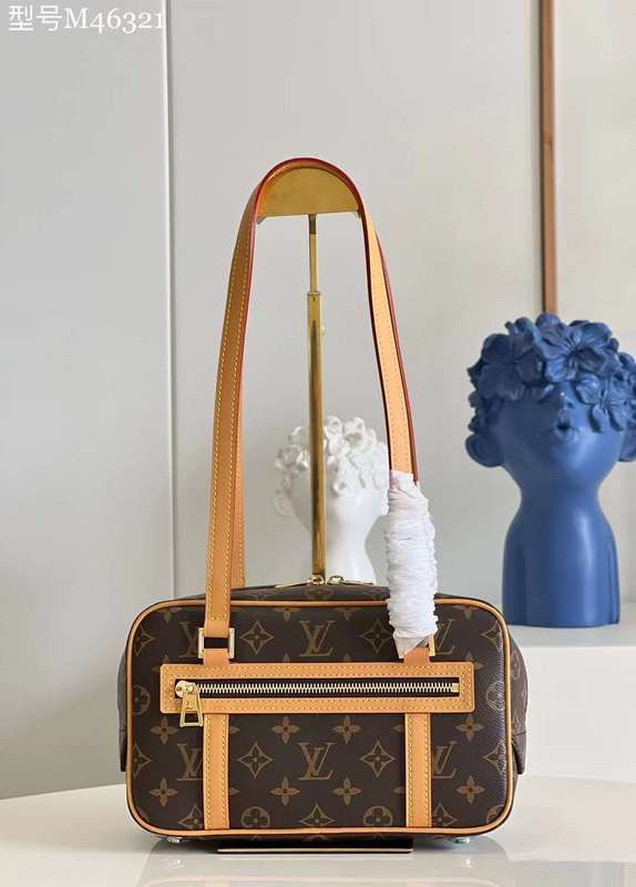 Side profile of signature everyday-luxe women's handbag – women's everyday handbag