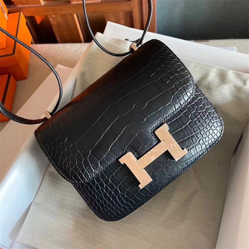 Versatile handbag styled for everyday wear