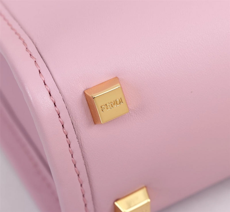 Ziva's Charm handbag – close-up view (Standard Size)