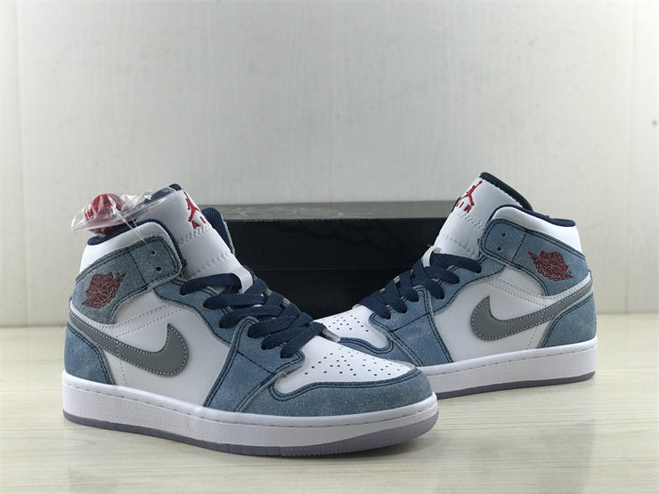 Nike classic monochrome luxury sneakers view 9 retro runner design