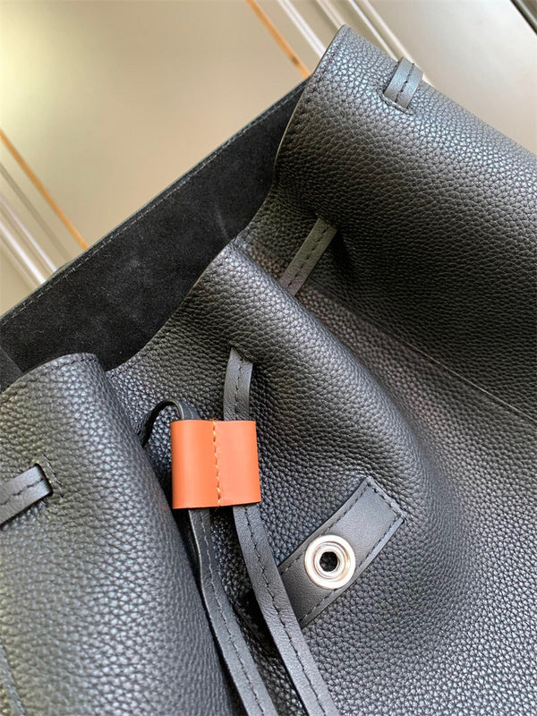 Ziva's Charm handbag – close-up view (41cm*31cm*24cm)