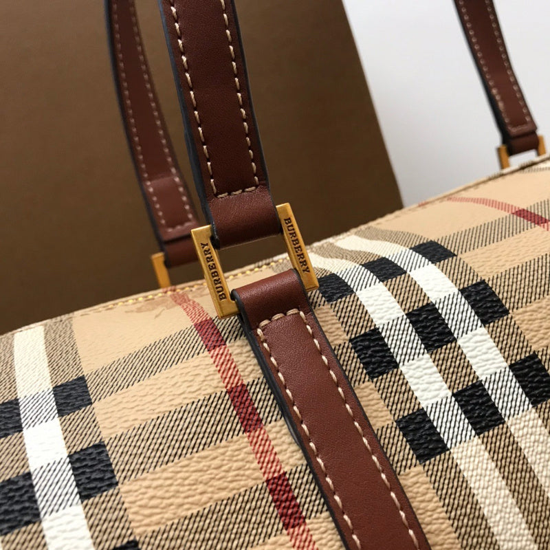 Ziva's Charm handbag – close-up view (one versatile size)