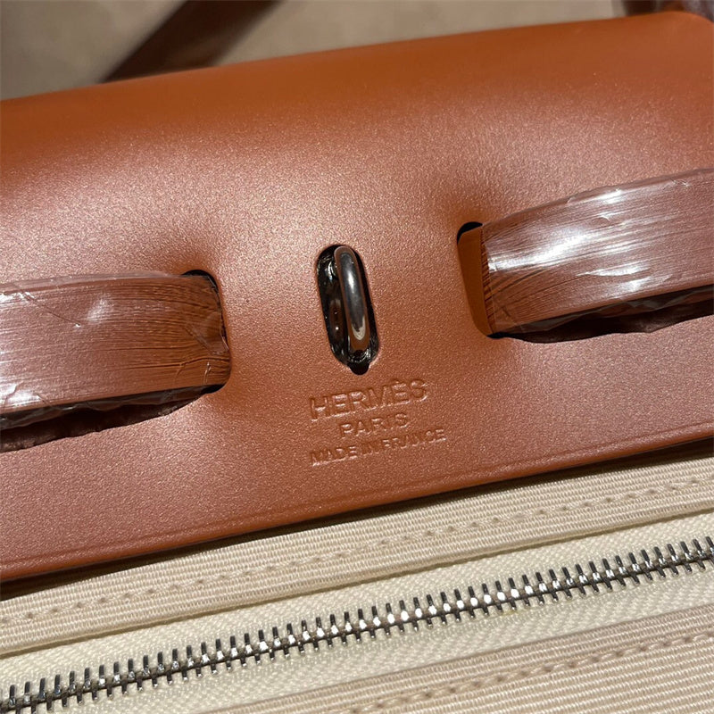  Refined everyday bag front view 7