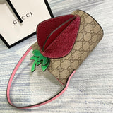 Handle and strap detail of modern sleek women's handbag – women's everyday handbag