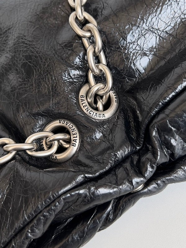 Zivas Charm Modern Minimalist Look Statement Handbag (Designer-Inspired Craftsmanship) – Styled Look