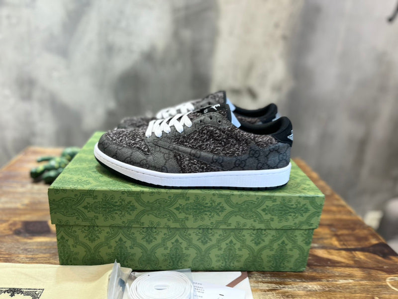 Side profile of Gucci bold contrast sneakers breathable knit upper