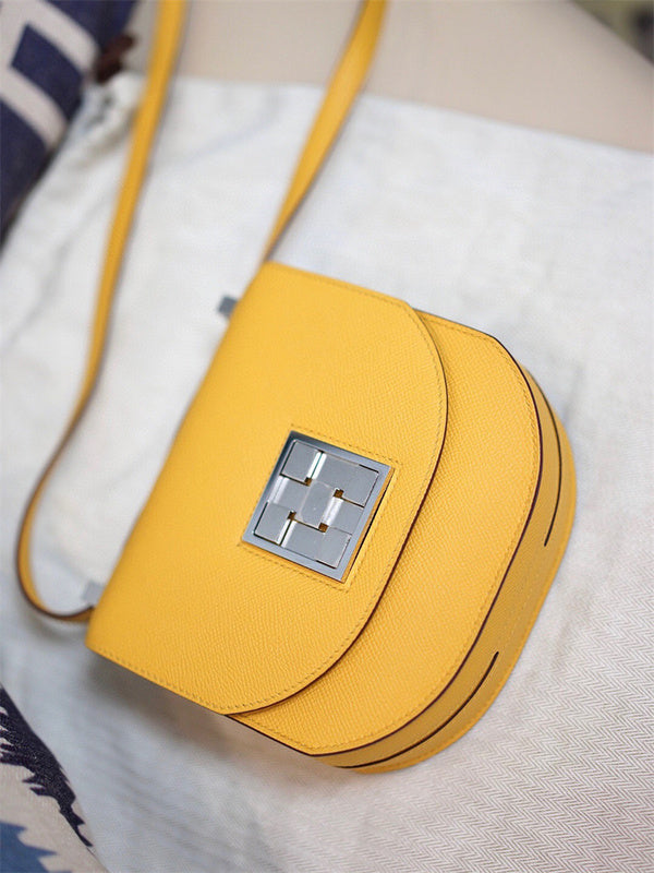  Sleek shoulder bag front view 7