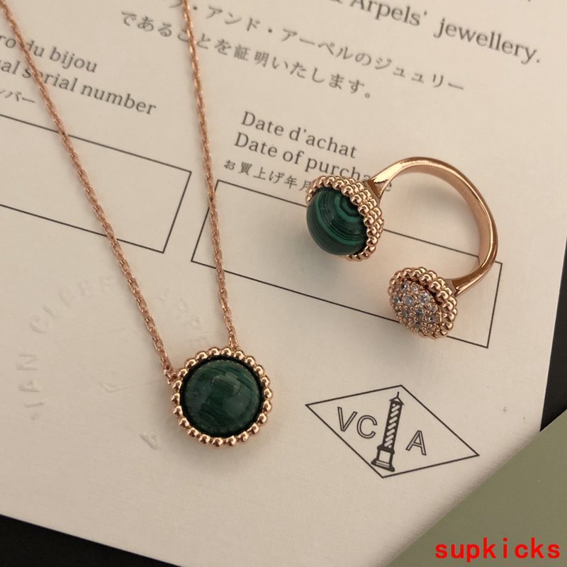 Front view of Van Cleef & Arpels unisex jewelry piece