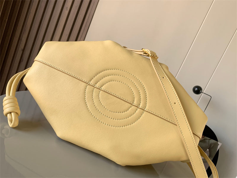Ziva's Charm handbag – interior view (35cm*21cm*11.5cm)