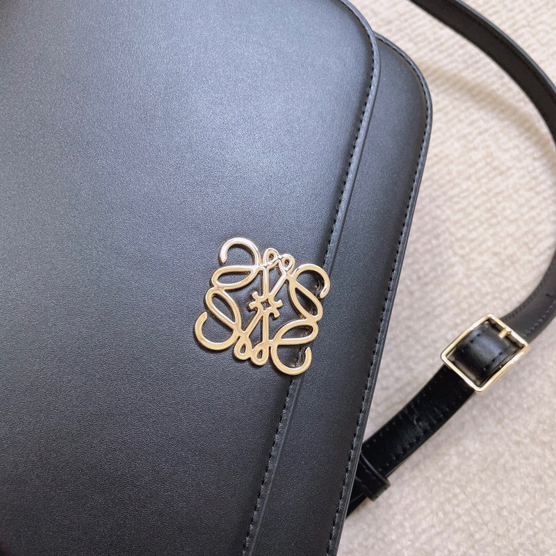 Ziva's Charm handbag – angled view (19cm*13cm*6cm)