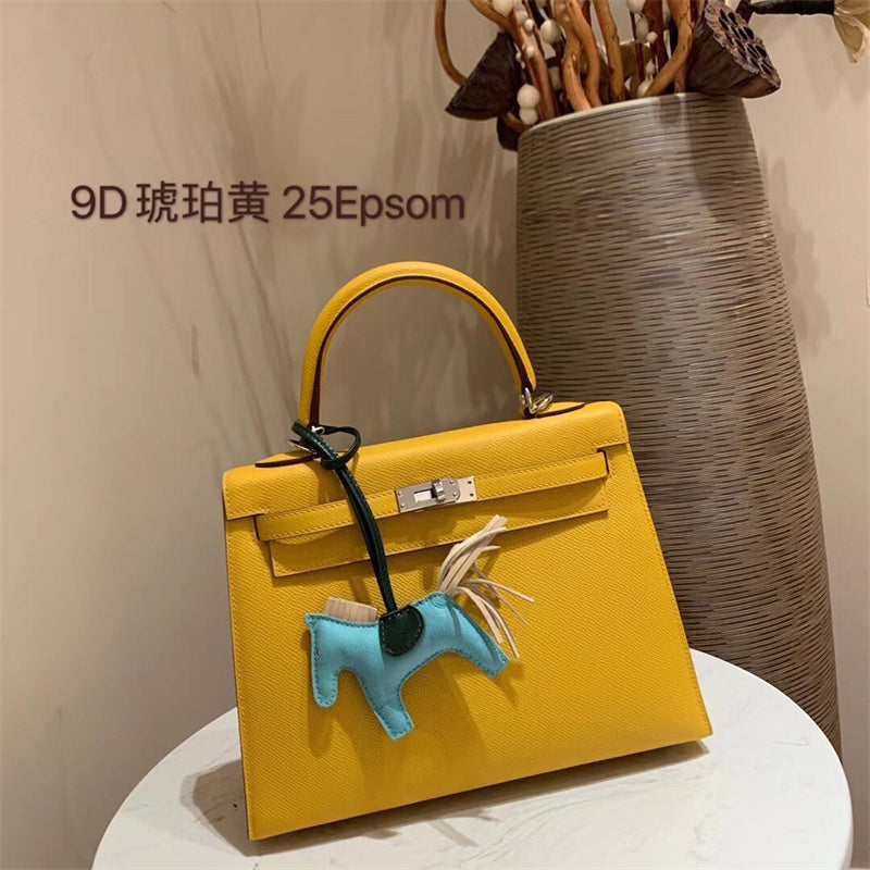  tailored everyday bag detail view showing craftsmanship 26