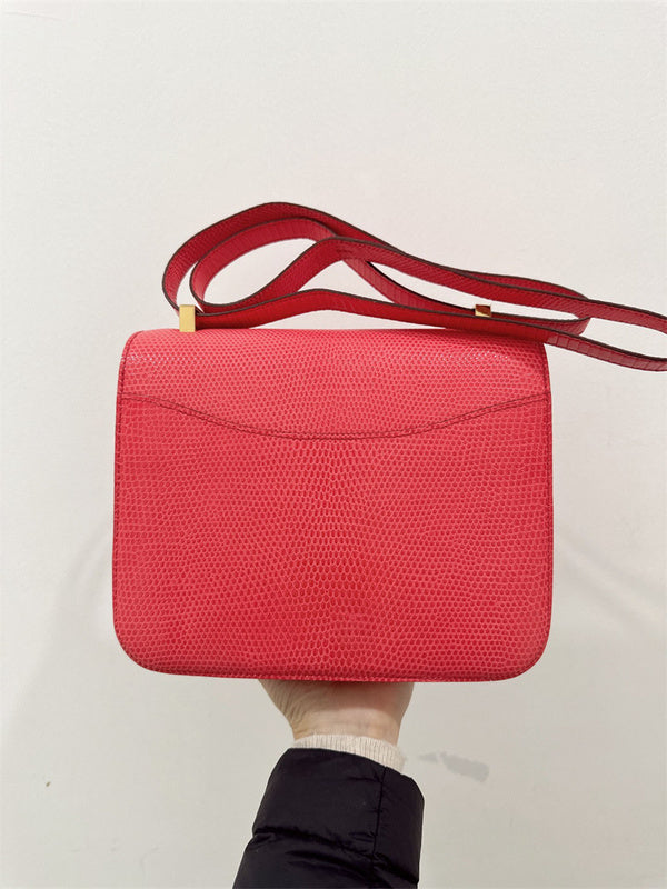  top-handle bag interior and compartment view