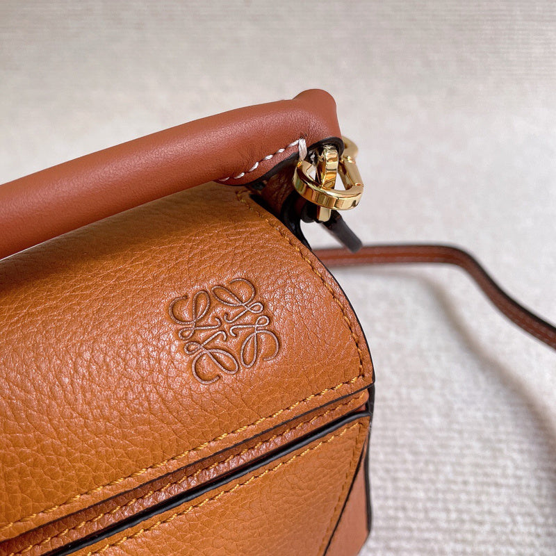 Ziva's Charm handbag – interior view (18cm*12cm*7cm)