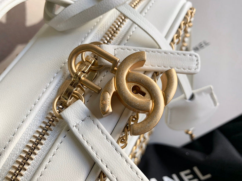  handbag, compact everyday style, image 5