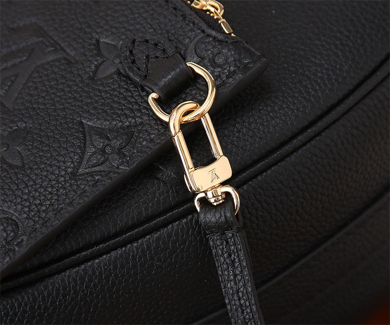  Graceful carryall bag front view 7