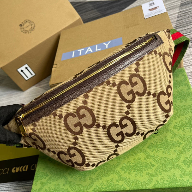 Handle and strap detail of chic sleek women's handbag – women's everyday handbag