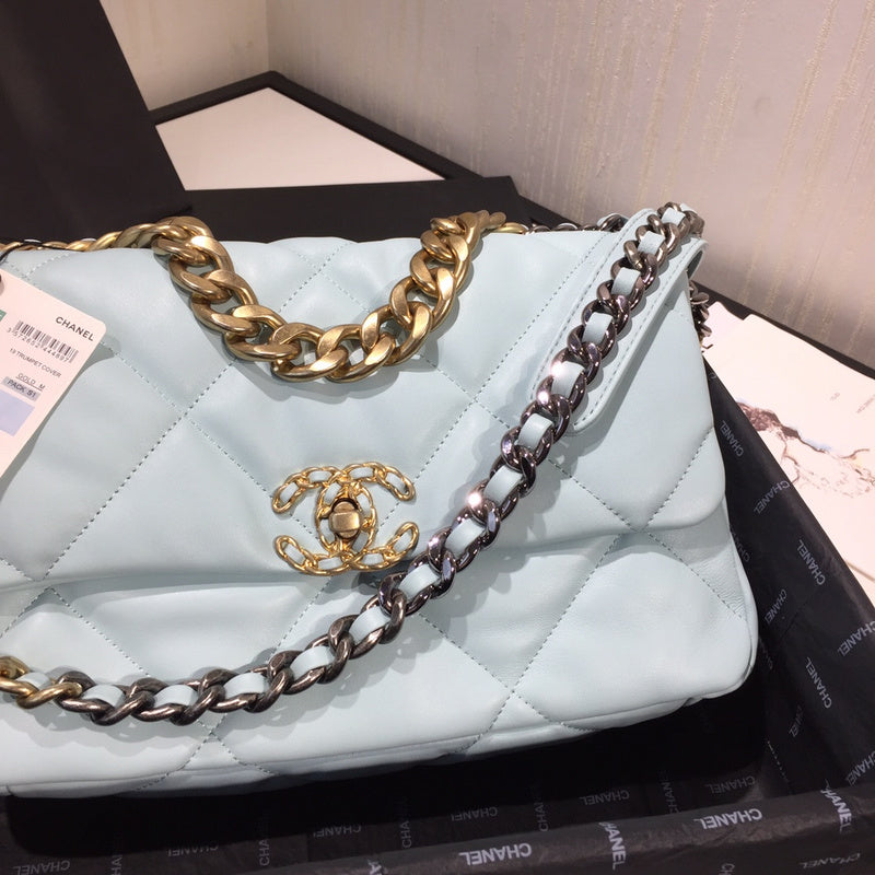 Zivas Charm Chic Craftsmanship Fashion Handbag (Modern Wardrobe Staple) – Detail View