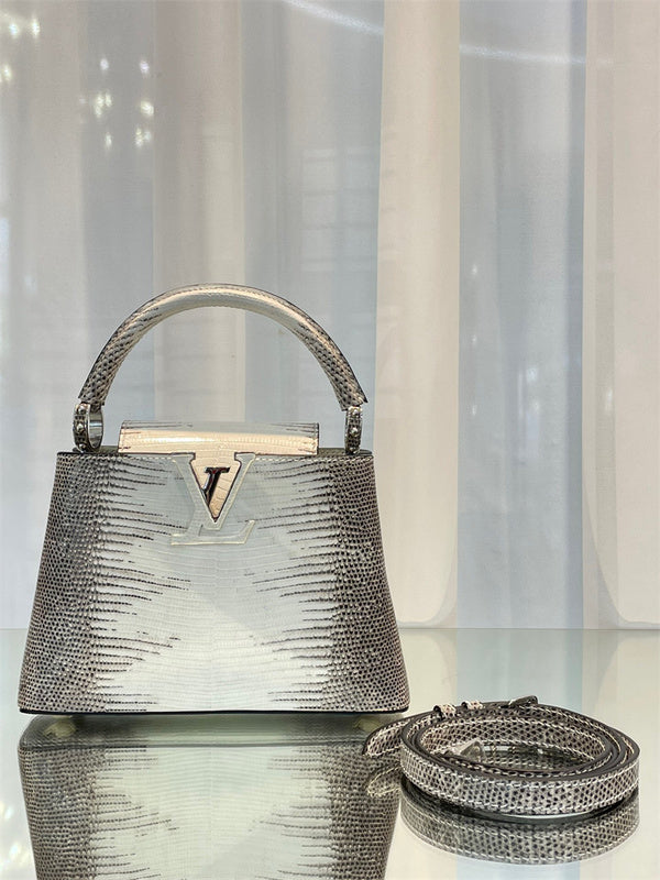  refined tote bag detail view showing craftsmanship 8