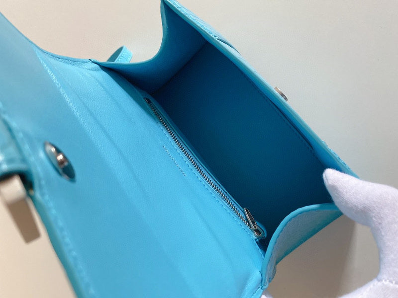 Zivas Charm Modern Minimalist Look Premium Handbag (Premium Everyday Carry) – Detail View