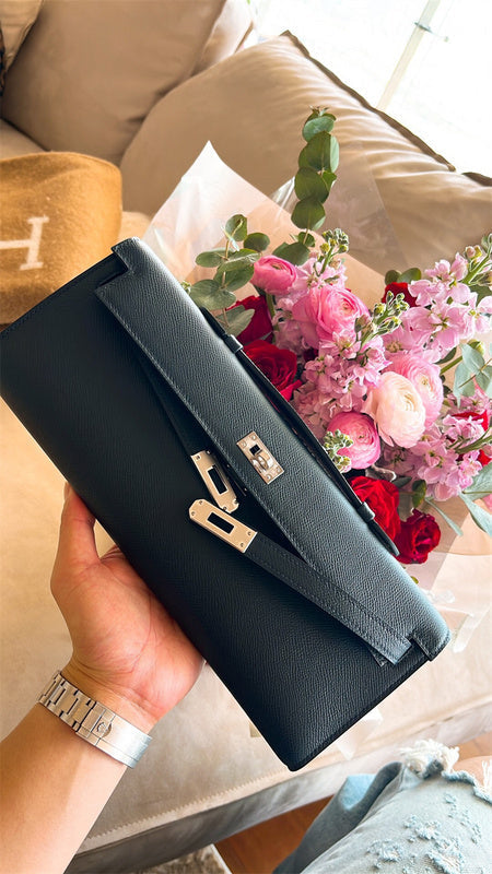  Elegant handbag carried on shoulder 10