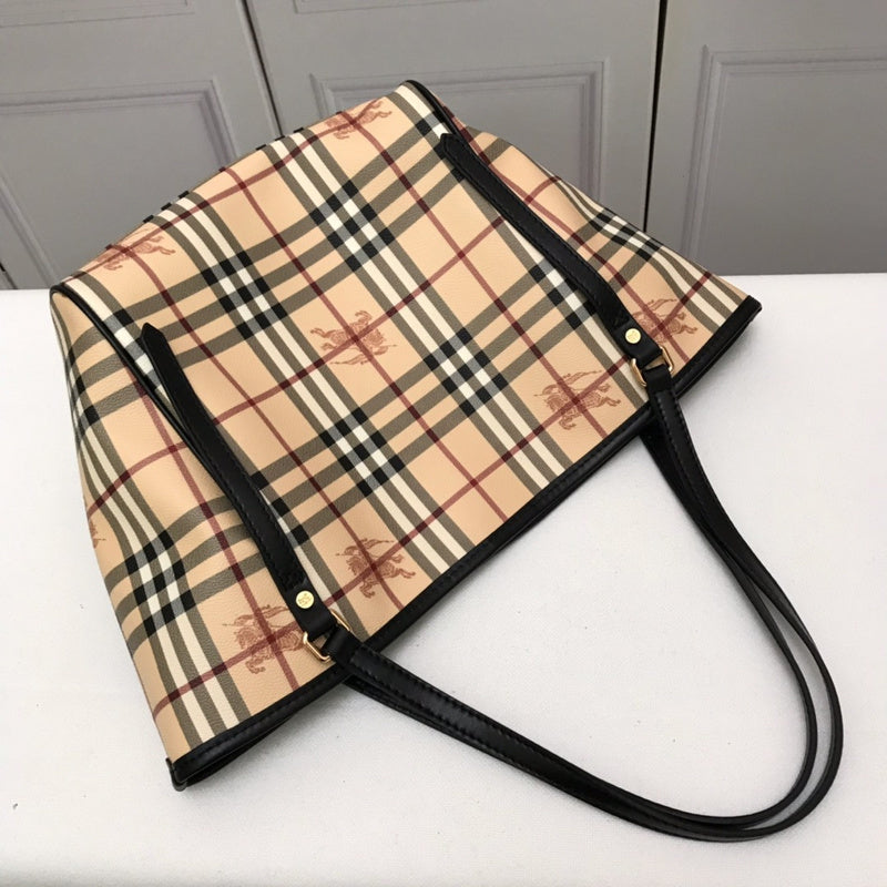 Ziva's Charm handbag – close-up view (one versatile size)