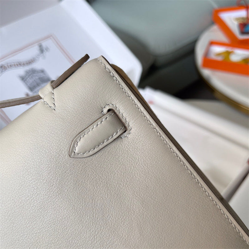  shoulder bag interior and compartment view 51