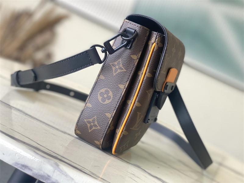  satchel interior and compartment view