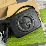 Front view of classic refined women's handbag – women's everyday handbag