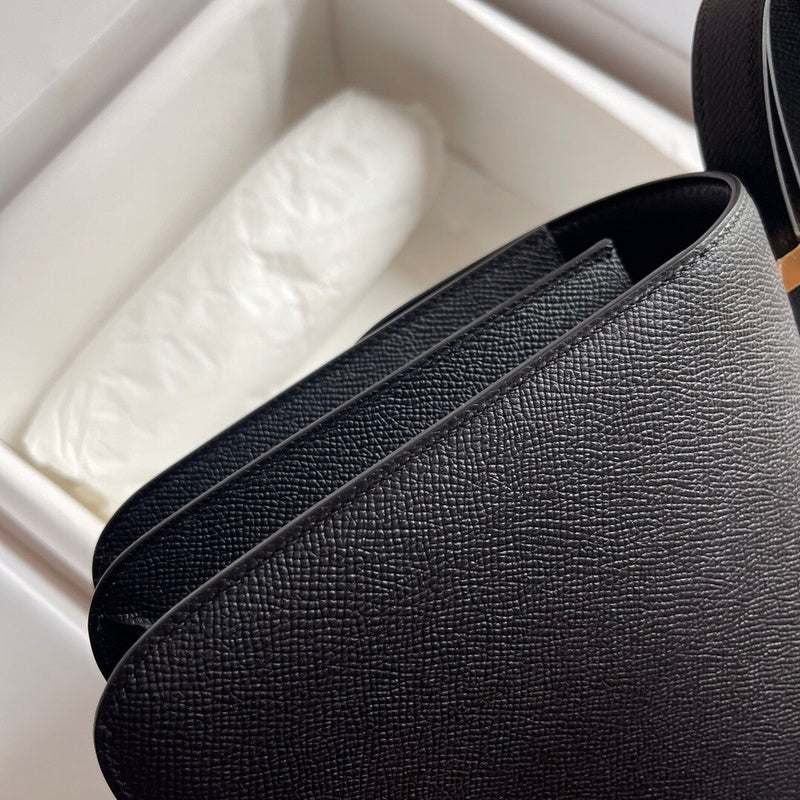 Close-up detail of fluid bag design