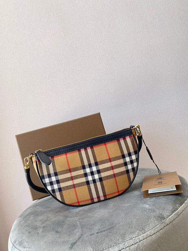 Ziva's Charm handbag – front view (one versatile size)