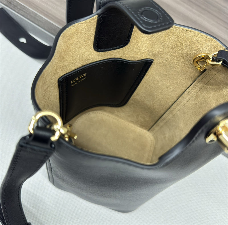 Ziva's Charm handbag – angled view (16cm*16cm*19.5cm)