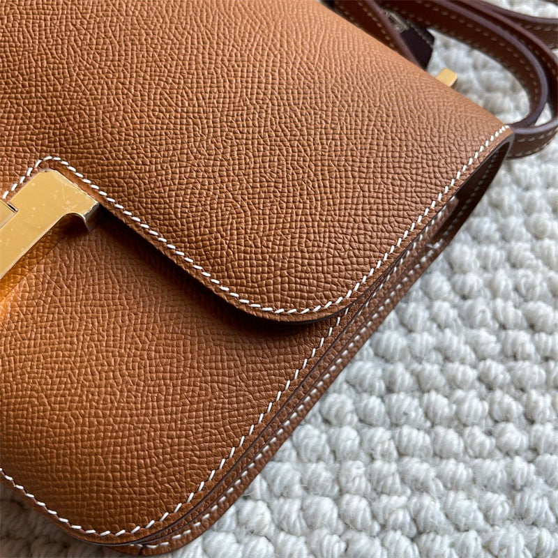 Interior view of poised premium bag