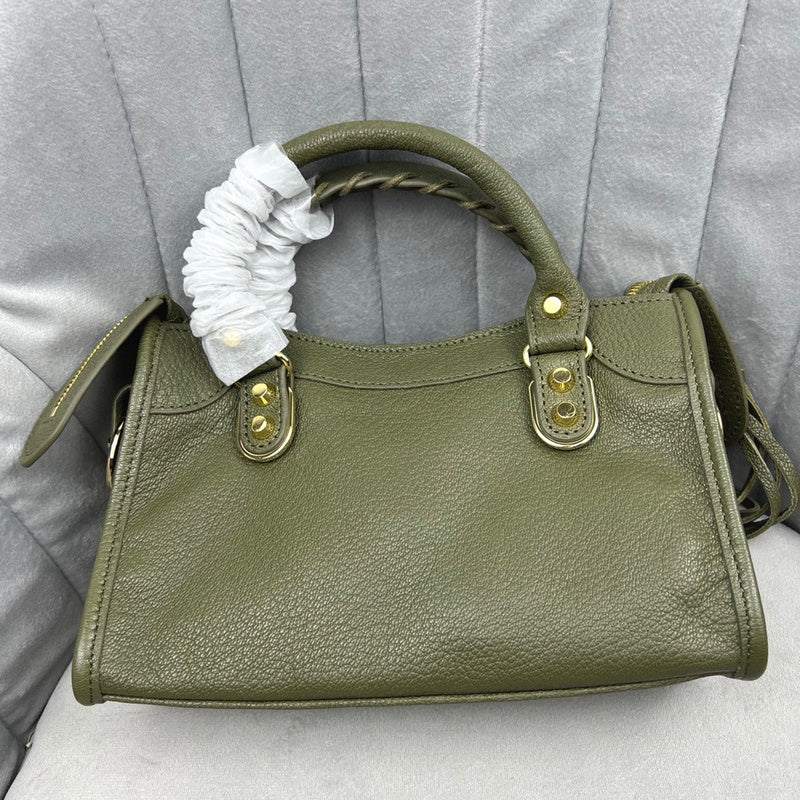 Zivas Charm Modern Minimalist Look Statement Handbag (Refined Practical Design) – Lifestyle Shot