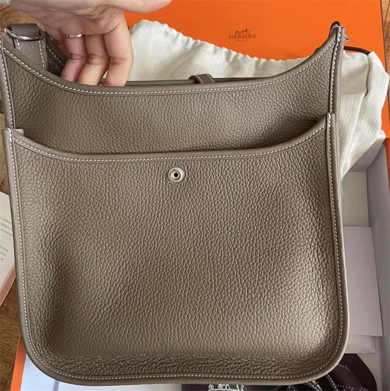  Modern top-handle bag front view 7