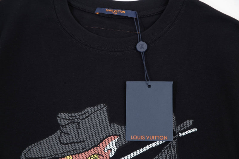 Full styled look of Louis Vuitton cotton t-shirt with relaxed-fit cut