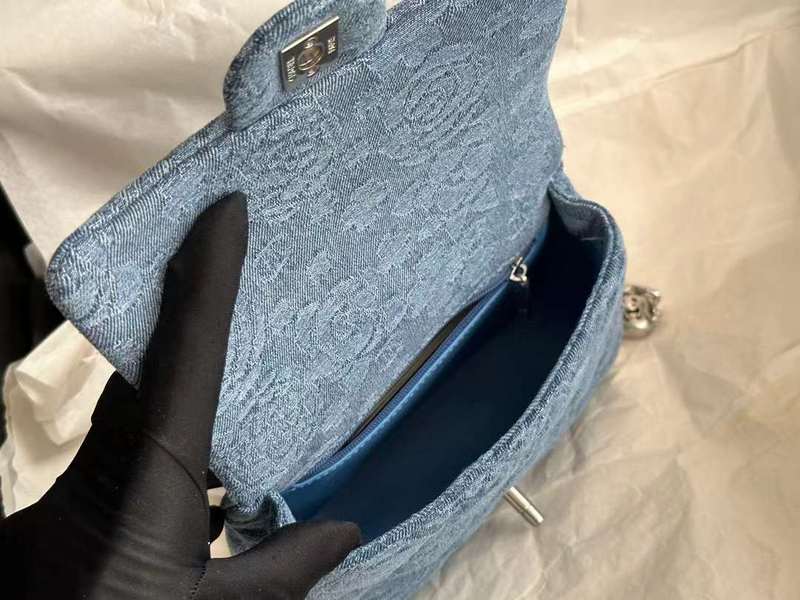 Zivas Charm Sleek Silhouette Luxury Handbag (Refined Modern Silhouette) – Lifestyle Shot