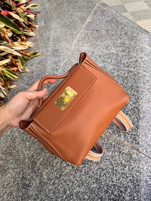 Modern tote bag front view 7