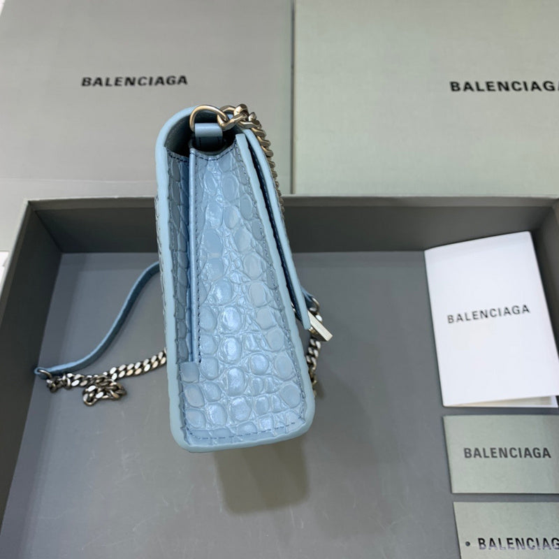 Effortless Premium PU Leather Handbag - Signature Hardware Accents | Women's Fashion Handbag #469 - close-up detail shot (image 3) of designer-inspired handbag