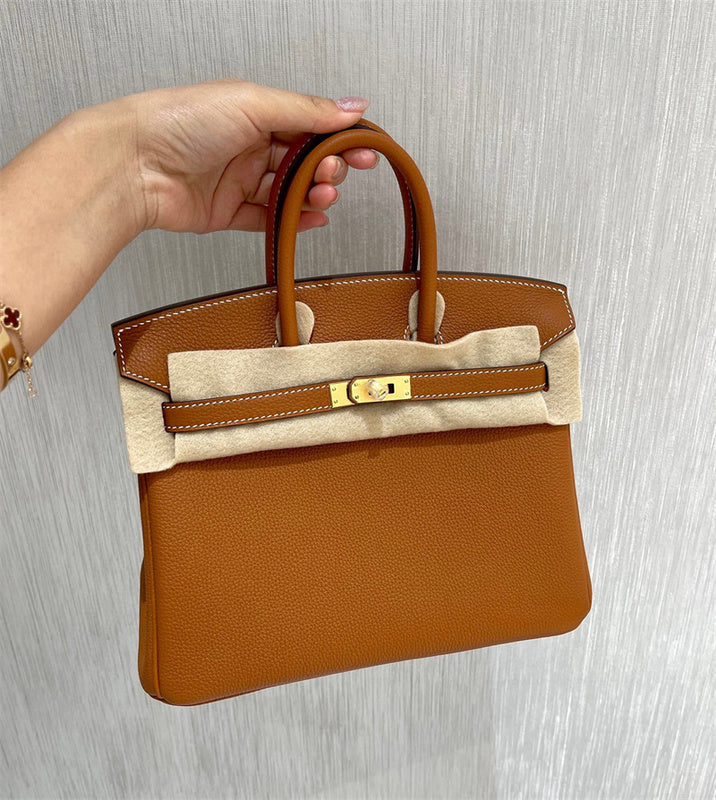  Tailored structured bag front view