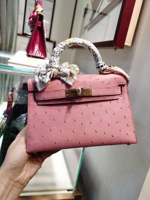 Graceful handbag styled for everyday wear