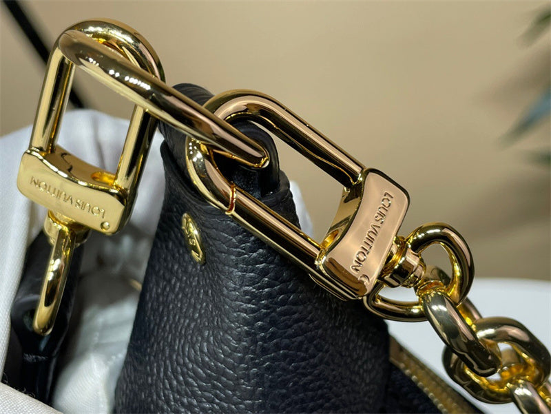  everyday bag close-up of hardware and finish 17