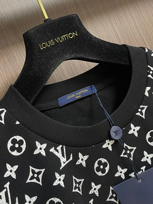 Front view of Louis Vuitton cotton t-shirt with logo-detail design