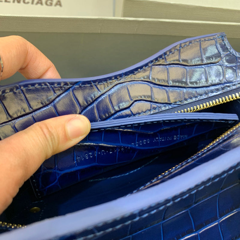Bold Premium PU Leather Handbag - Modern Structured Build | Women's Luxury Handbag #328 - texture close-up (image 9) of designer-inspired handbag