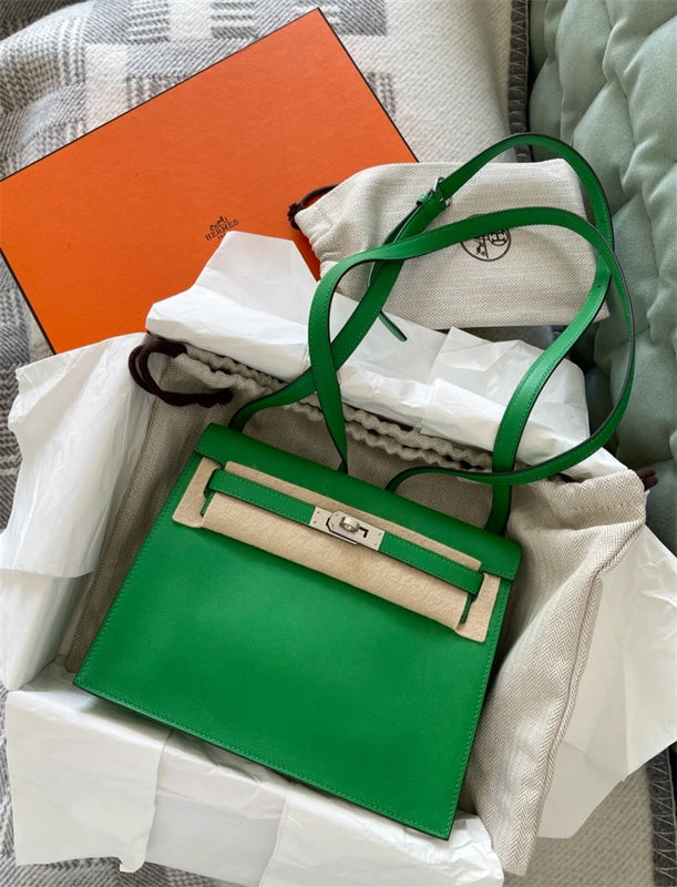  Structured tote bag front view