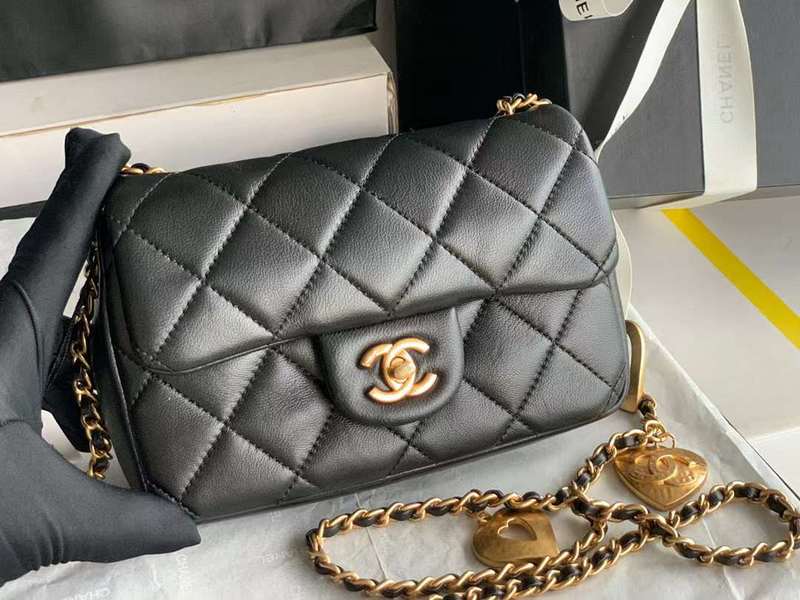 Zivas Charm Classic Sensibility Everyday Handbag (Everyday Luxury Essential) – Detail View