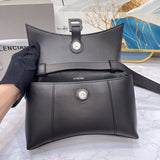 Zivas Charm Modern Minimalist Look Statement Handbag (Versatile Style Statement) – Close-Up Detail