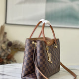  Essential handbag front view 13