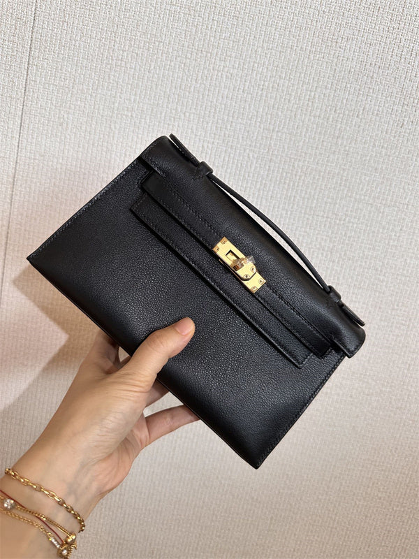  smart top-handle bag detail view showing craftsmanship