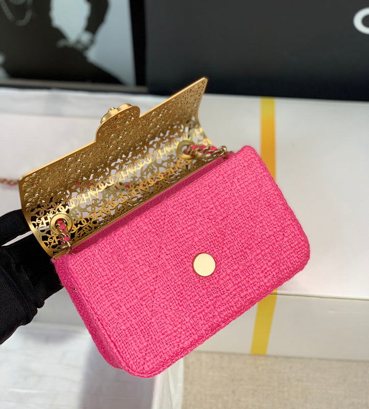 Zivas Charm Refined Structure Designer Handbag (Refined Practical Design) – Lifestyle Shot