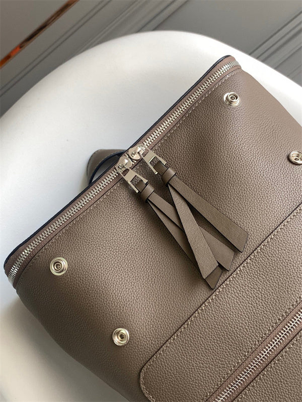 Ziva's Charm handbag – close-up view (37cm*28cm*10cm)
